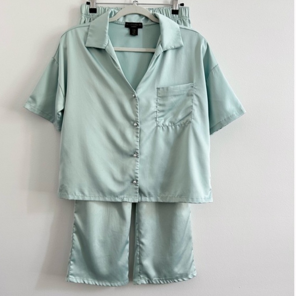 NWT House of Harlow silky feel pajamas set in seafoam green size xl